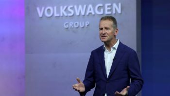 Αποχωρεί από τη θέση του CEO του VW Group o Diess