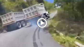 Video: Φορτηγά «μπαζάδικα» κοντράρονται σε στροφές