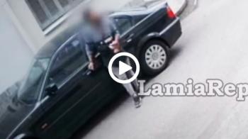 Νεαρός «ποντικός» πιάστηκε να ανοίγει αυτοκίνητο στη Λαμία