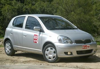  Yaris 1,0  2003