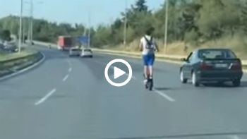 Πατίνι τρέχει με 90+ km/h και προσπερνά ΙΧ στη Θεσσαλονίκη!