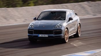 Porsche: Έρχεται νέο ηλεκτρικό SUV πάνω από την Cayenne