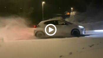 Toyota GR Yaris σε ατελείωτο παιχνίδι με το χιόνι
