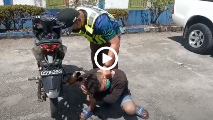Αστυνομικός δείχνει σε κάγκουρα πόσο βαβούρα κάνει η εξάτμισή του