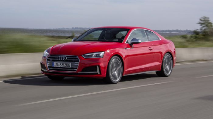 Μαζί με το Audi A5 Coupe ανανεώθηκε και το S5 Coupe. Και τα δύο είναι εντυπωσιακά σε εμφάνιση.