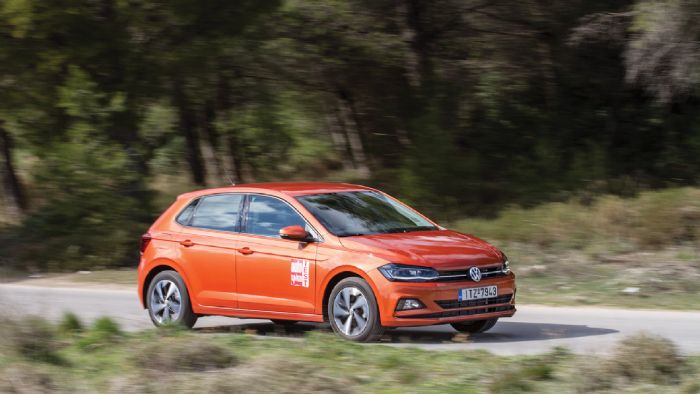 Το νέο VW Polo, που έχει φαρδύνει αισθητά, θυμίζει αρκετά το μεγαλύτερο Golf.