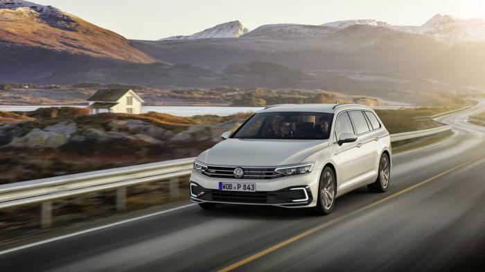 Την plug-in υβριδική έκδοση του Passat ανανέωσε η Volkswagen.