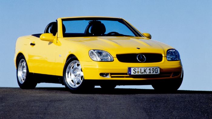 Όλα ξεκίνησαν με την Mercedes-Benz SLK πρώτης γενιάς (R 170), που πούλησε περισσότερα από 311.000 «κομμάτια» για όσο ήταν στην αγορά (1996 – 2004).