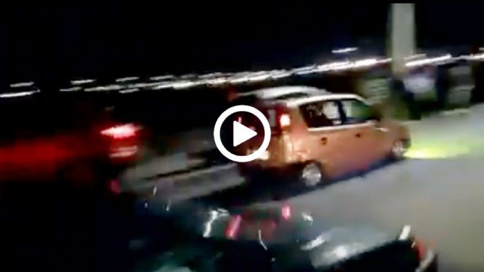 Βαρβ-Atos τιμωρός πελατιάζει Honda Civic μέσα στο σκοτάδι Βαρβ-Atos τιμωρός πελατιάζει Honda Civic μέσα στο σκοτάδι