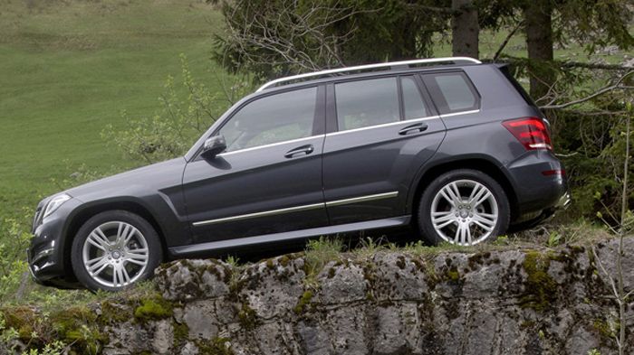 Η Mercedes-Benz GLK αποκτά για πρώτη φορά κινητήρα κάτω από τα 2.000 κ.εκ., με απόδοση 211 ίππων και 250 Nm ροπής και τιμή από 47.998 ευρώ.