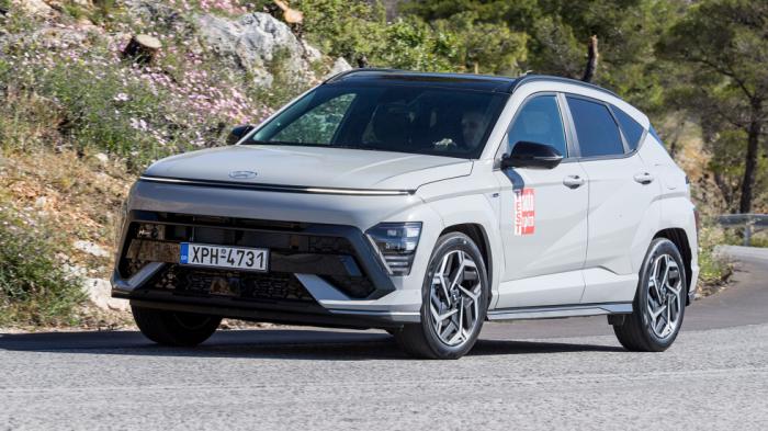 Μια σειρά από λύσεις και τεχνολογίες της Hyundai, φροντίζουν για την ησυχία που χαρακτηρίζει όλες τις εκδόσεις του Hyundai Kona. Συνολικά υπάρχουν 10 σημαντικά στοιχεία που δεν τα συναντάμε συχνά.