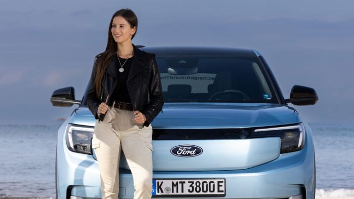 Η Lexie Alford ήρθε στην Ελλάδα πριν ξεκινήσει το γύρο του κόσμου με ηλεκτρικό Ford Explorer