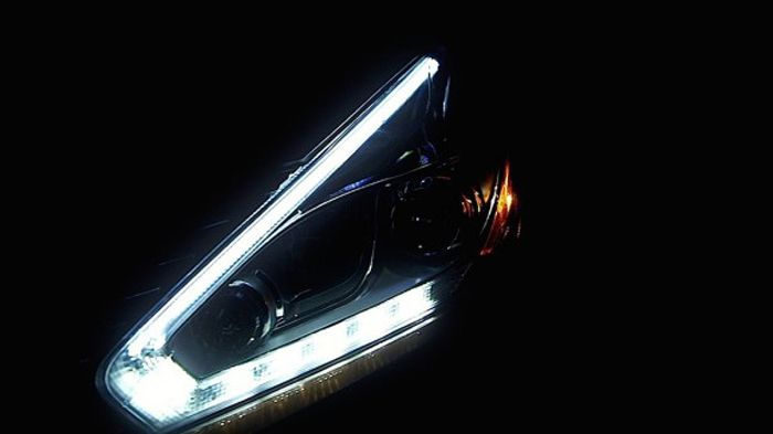 Το νέο Murano θα αποκαλυφθεί στο Σαλόνι της Νέας Υόρκης τον Απρίλιο, ενώ από την teaser εικόνα βλέπουμε ότι οι προβολείς μπροστά διαθέτουν δυναμική σχεδίαση και φώτα LED ημέρας.