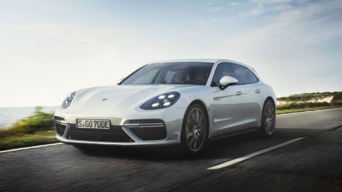 Τις συστάσεις με τη νέα Panamera Turbo S E-Hybrid Sport Turismo έκανε στον κοινό η Porsche.