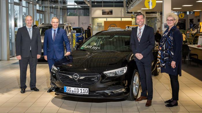 Παραδόθηκε το «ψυχαναγκαστικό» Opel Insignia