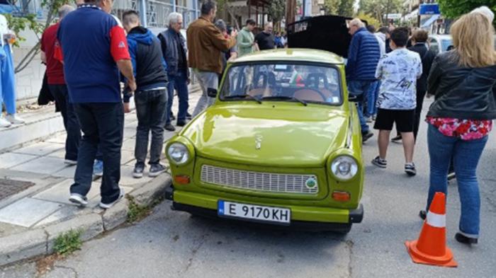 Θεσσαλονίκη: Ταξίδι στο παρελθόν χάρη σε δεκάδες αυτοκίνητα αντίκες