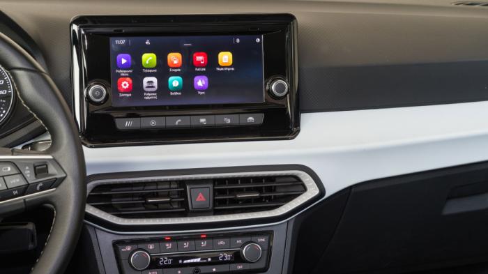 Η στάνταρ touchscreen 8,25 ιντσών του SEAT Arona συνδυάζεται με ασύρματο σύστημα συνδεσιμότητας Full Link και δυνατότητες φωνητικού χειρισμού. 