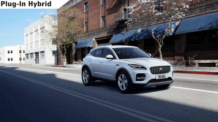 Η ανανεωμένη Jaguar E-Pace ξεκινά στο Ηνωμένο Βασίλειο από 32.575 λίρες (περίπου 35.980 ευρώ).     