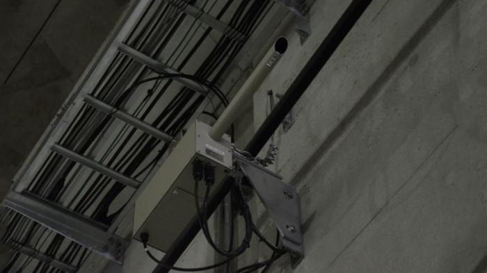 Γιατί υπάρχουν αυτά τα «κανόνια» στις σήραγγες; Είναι ραντάρ;