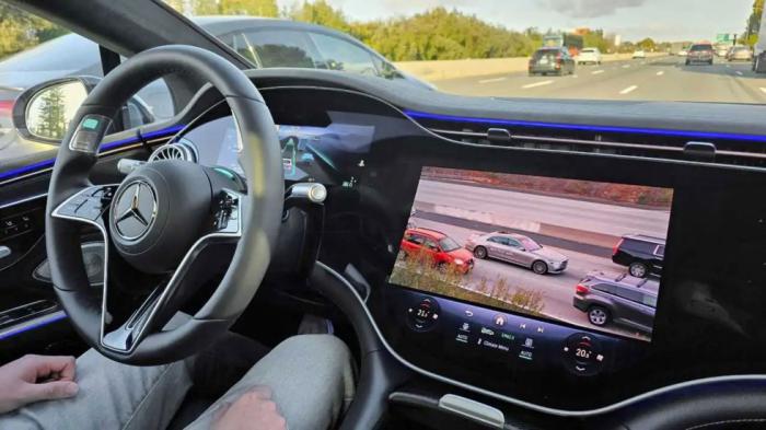 Η Mercedes επικράτησε της Tesla στην αυτόνομη οδήγηση 3ου επιπέδου