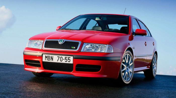Οι μηχανικοί της Skoda επέλεξαν για την Octavia RS πρώτης γενιάς τον υπερτροφοδοτούμενο 1.8T 20V, ένα μοτέρ «πασπαρτού» στα μοντέλα του ομίλου. Η ισχύς άγγιζε τους 180 ίππους, όπως ακριβώς συνέβαινε κ
