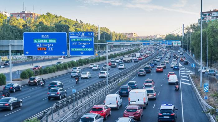 Ισπανία: Ιστορικό μέτρο επιτρέπει την οδήγηση στη ΛΕΑ για μείωση της κίνησης