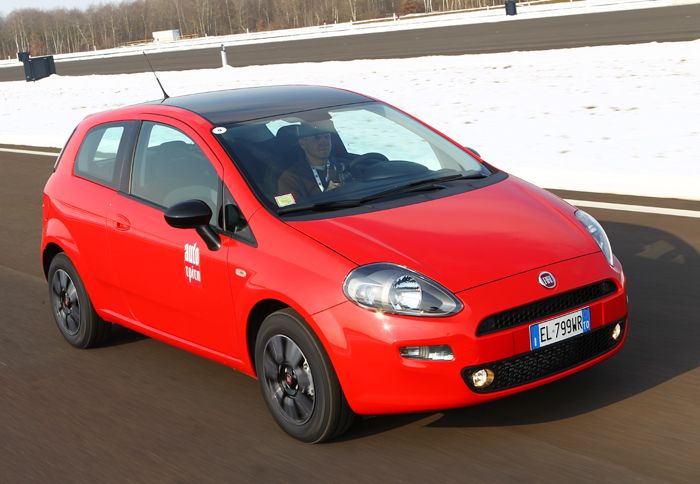 To ανανεωμένο Fiat Punto 2012 είναι ήδη διαθέσιμο στη χώρα μας με τιμές από 10.500 ευρώ. 