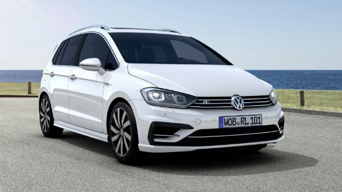 Η VW ενισχύει το σπορ ταμπεραμέντο του Golf Sportsvan με το εξοπλιστικό πακέτο R-Line. Το κόστος του στη Γερμανία ανέρχεται στα 1.800 ευρώ.