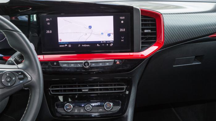 Στην έκδοση Elegance βλέπουμε μία 7άρα οθόνη αφής για το infotainment του Opel.