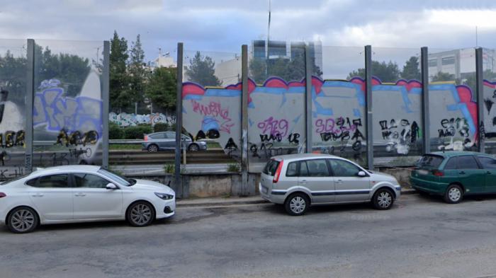 Τι κάνουν αυτά τα τζάμια που βρίσκονται σε Κηφισό και Αττική Οδό;