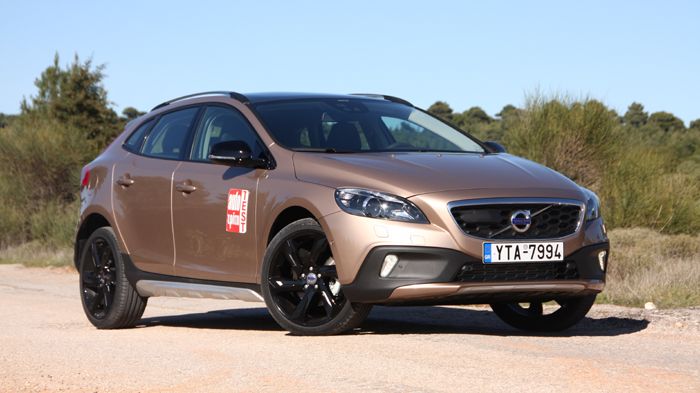 Στο Volvo V40 Cross Country, ο οδηγός κάθεται 4 εκατοστά ψηλότερα σε σχέση με τα υπόλοιπα V40.