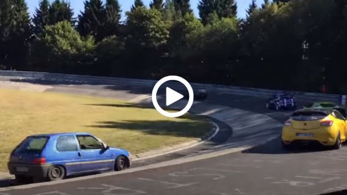 Peugeot 106 βγάζει γλώσσα σε Aventador Peugeot 106 βγάζει γλώσσα σε Aventador