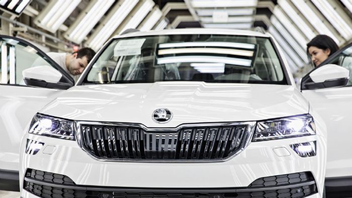 Η Skoda ξεκίνησε την παραγωγή του νέου Karoq στο κύριο εργοστάσιό της, στο Μλάντα Μπόλεσλαβ της Τσεχίας, με το compact SUV να γίνεται έτσι το πρώτο μοντέλο της φίρμας που κατασκευάζεται σε δύο μονάδες