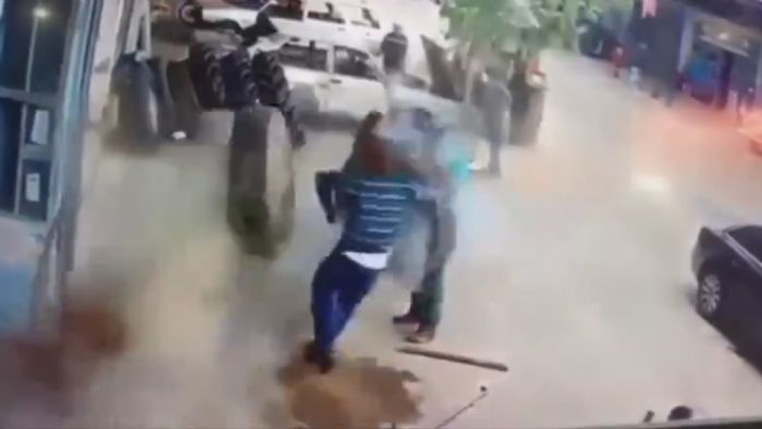 Έσκασε στα μούτρα τους