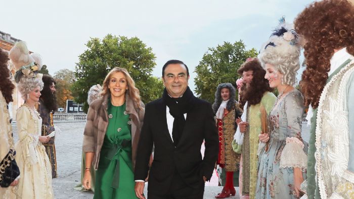 O Ghosn με την γυναίκα του στον Ανάκτορο.