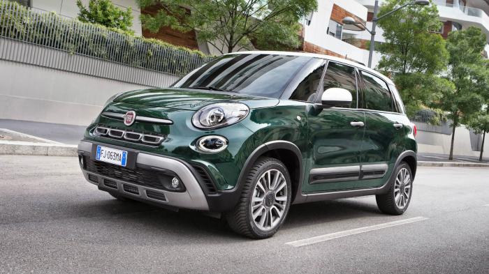 Η έκδοση City Cross του νέου Fiat 500L έχει off road στοιχεία και προσφέρεται στην ελληνική αγορά από 15.990 ευρώ.