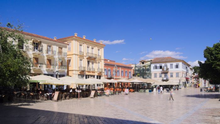 Καφές στην ωραιότερη Πλατεία Συντάγματος