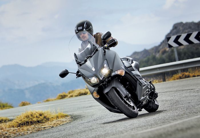 Από το 2001 που παρουσιάστηκε το ΤΜΑΧ σε τακτά διαστήματα βελτιώνεται, αλλά χωρί Από το 2001 που παρουσιάστηκε το ΤΜΑΧ σε τακτά διαστήματα βελτιώνεται, αλλά χωρίς να μπαίνει στην διαδικασία της ριζικής αλλαγής.