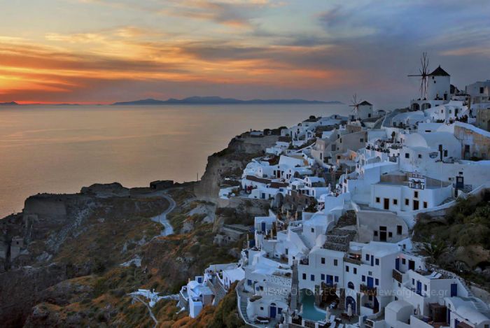 10 λόγοι για να επισκεφθούμε τη μοναδική Σαντορίνη 