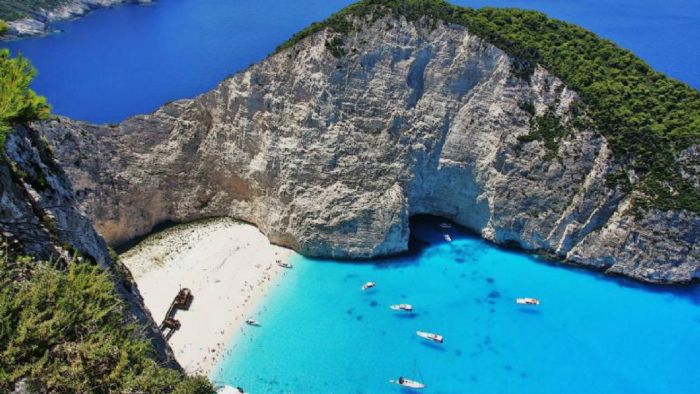 Εικόνες που κόβουν την ανάσα από το Ναυάγιο! (extreme video) Εικόνες που κόβουν την ανάσα από το Ναυάγιο! (extreme video)