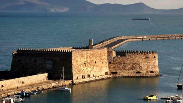 Ανοιξε τις πύλες του το φρούριο Κούλε! (vid)