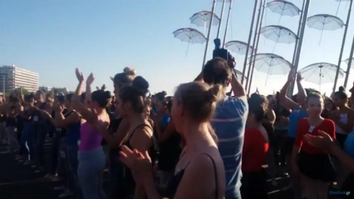 Θεσσαλονίκη: Ρεκόρ Γκίνες με 429 χορεύτριες (+vid)
