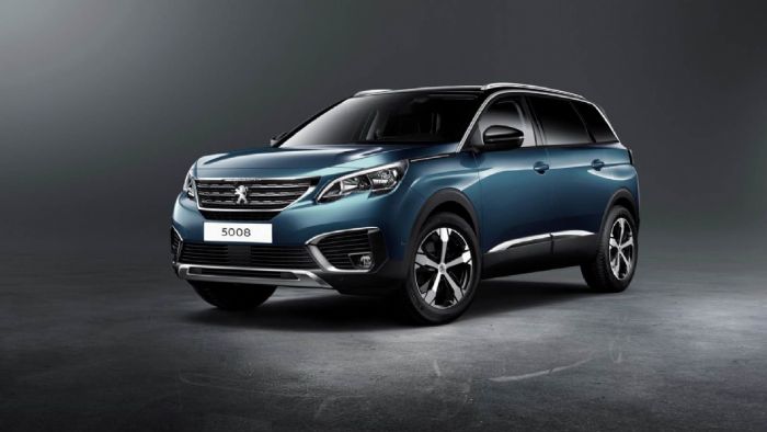 Το νέο 5008 διαθέτει πιο επιθετική εξωτερική εμφάνιση και νέες τεχνολογίες ασφάλειας και υποβοήθησης της οδήγησης που έχει εξελίξει η Peugeot. 