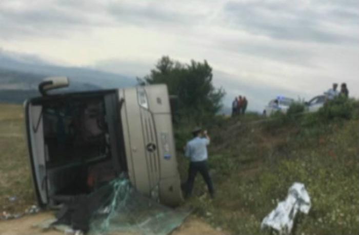 Aνατροπή λεωφορείου με μαθητές