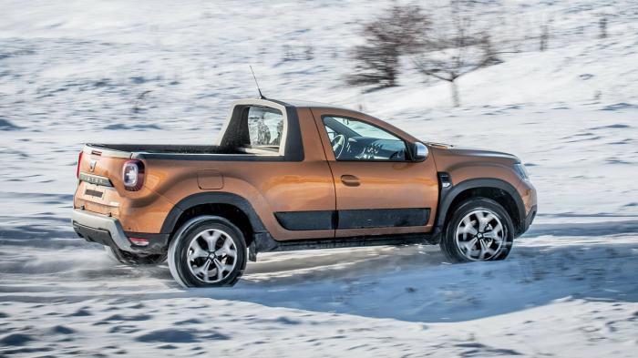 Οδηγήσαμε το Dacia Duster Pick-Up, ένα όχημα δια χειρός Romturingia, της εταιρείας που μετατρέπει τα Duster σε ελαφρά επαγγελματικά με την υποστήριξη της Renault.