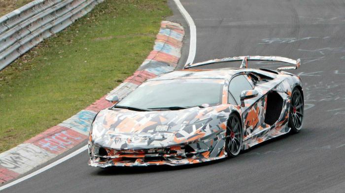 Τη δημοσίευση teaser βίντεο συνεχίζει η Lamborghini.