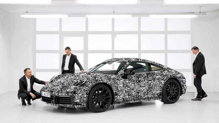 Πρώτες εικόνες της νέας Porsche 911 Πρώτες εικόνες της νέας Porsche 911