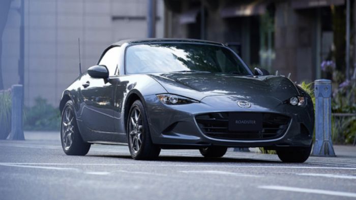 Η σημαντικότερη αναβάθμισή του αφορά την Polymetal Grey μεταλλική βαφή που πρωτοείδαμε στο ολοκαίνουριο Mazda3.