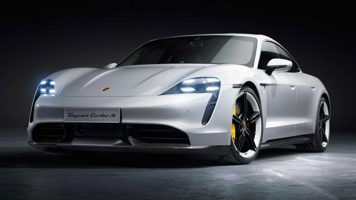 Σε μία σειρά από ενημερώσεις αναφορικά με την απόδοση, την τεχνολογία και την εμφάνιση προχώρησε στην Porsche στην Taycan.
