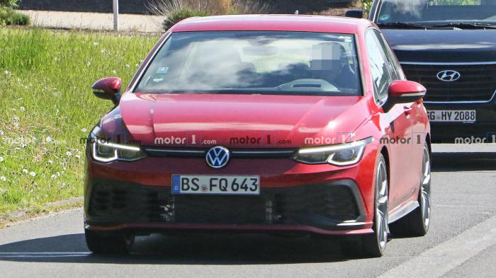 Το VW Golf GTI TCR κατά τις δοκιμές του.